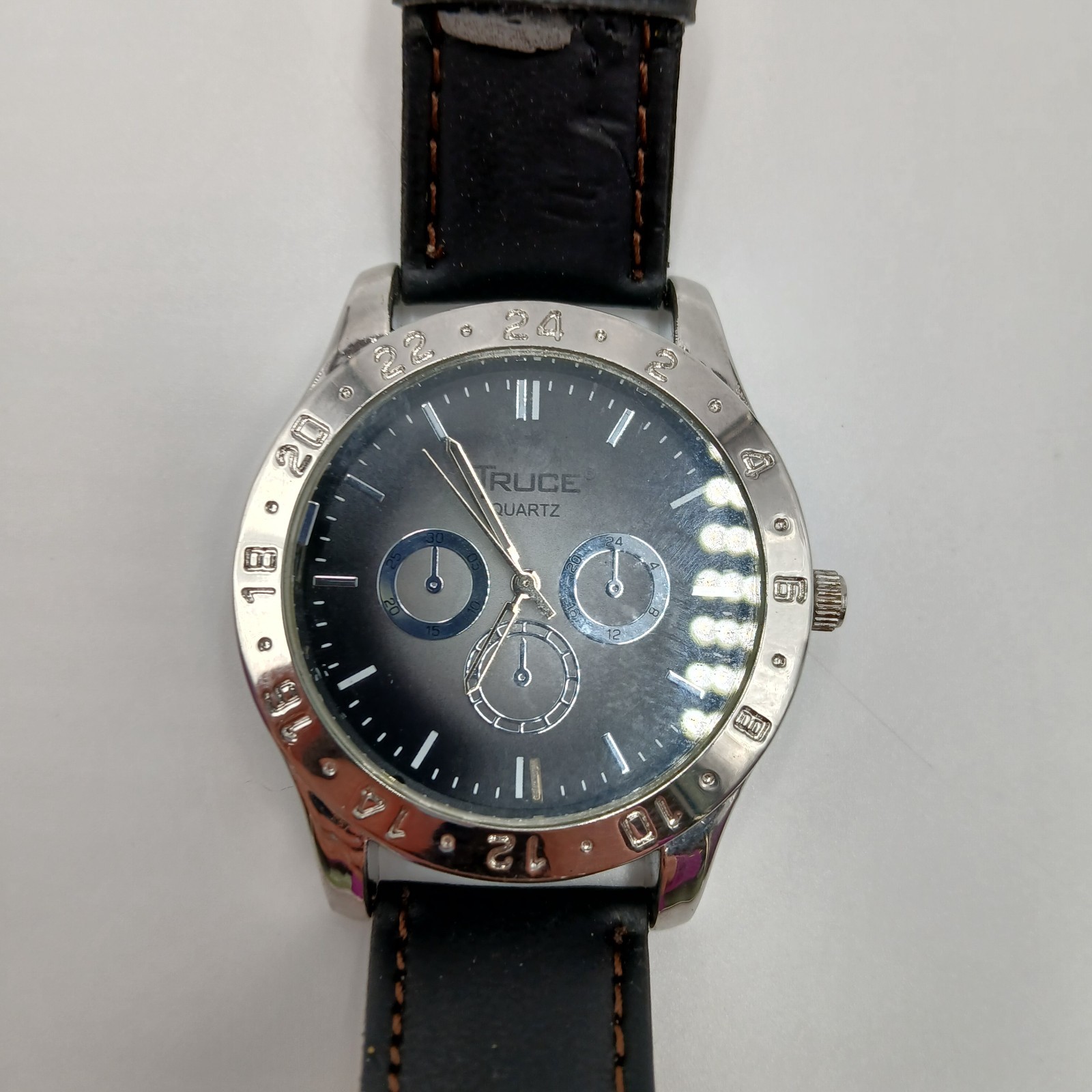 TRUCE Watch Mens Ombre Gray to Black Dial Silver Tone Seconds Hand Strap FLAWS