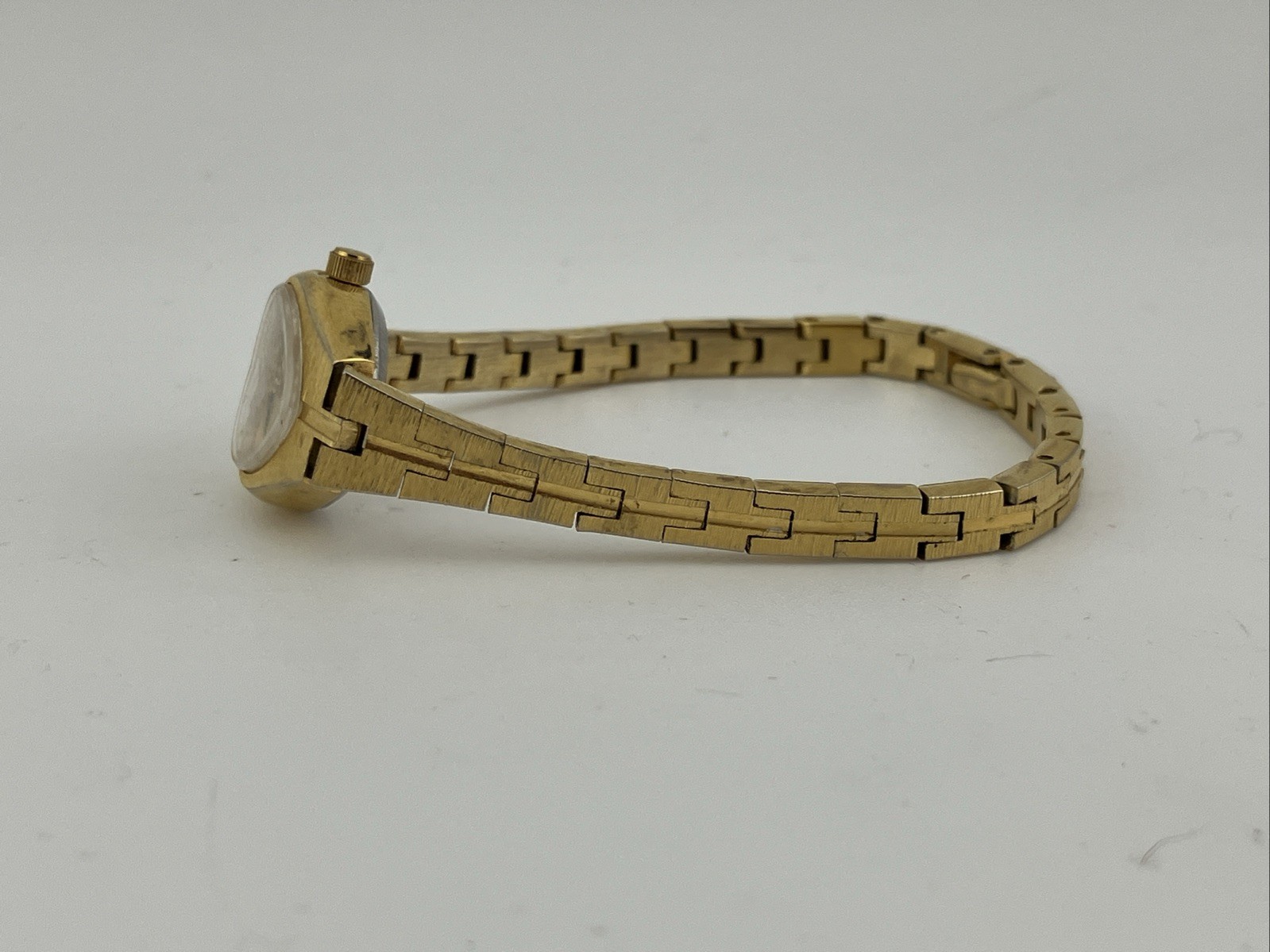 Vtg Armitron Ladies 16mm Dainty Watch Gold Tone Heart Dial 6″ 25/5048 -RUNS