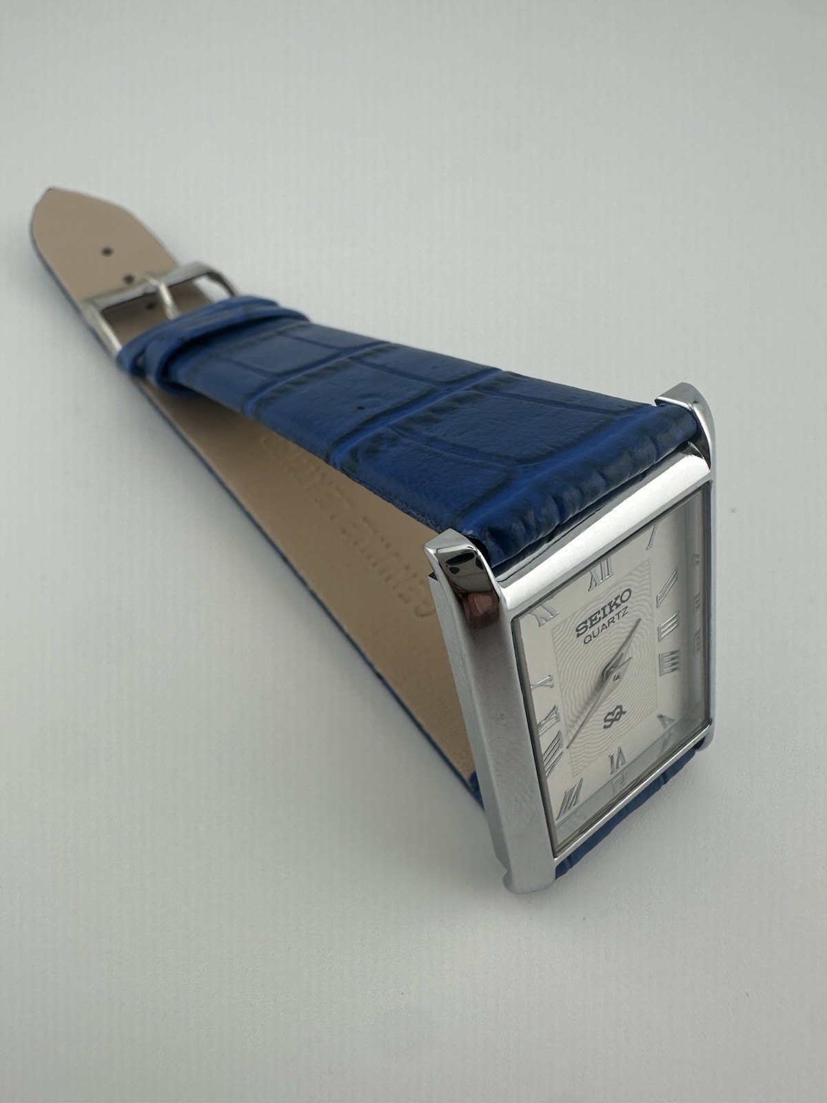 WHITE DIAL Vintage Seiko Slim Quartz men’s Wrist Watch