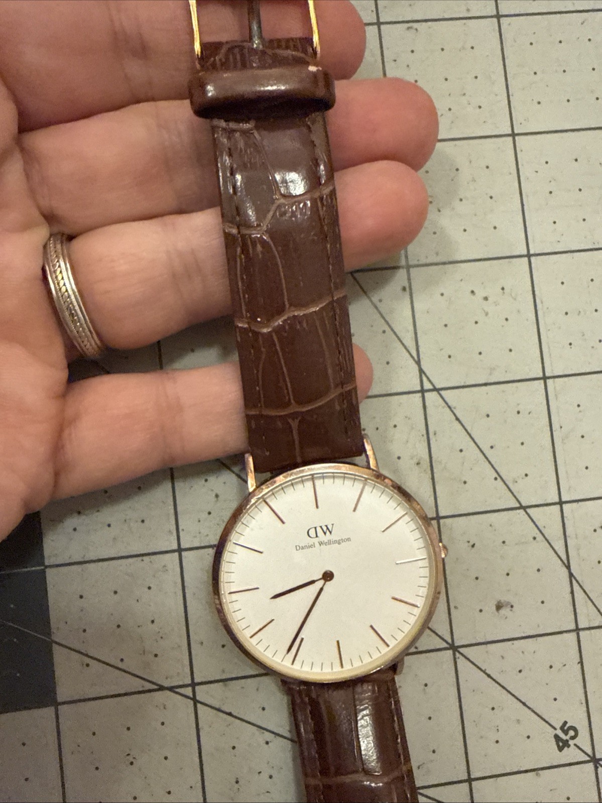 Daniel Wellington Men’s Classic Gold 40 mm White classic dial new battery