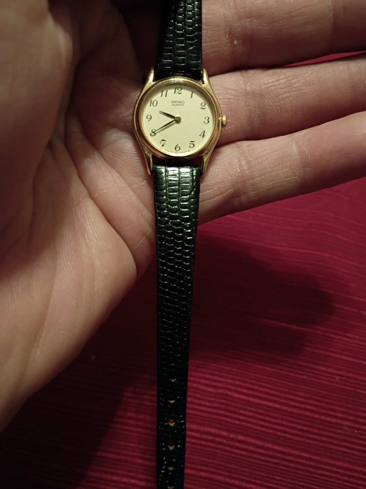 Vintage Seiko Quartz Women’s Gold Tone Watch White Dial Black Leather