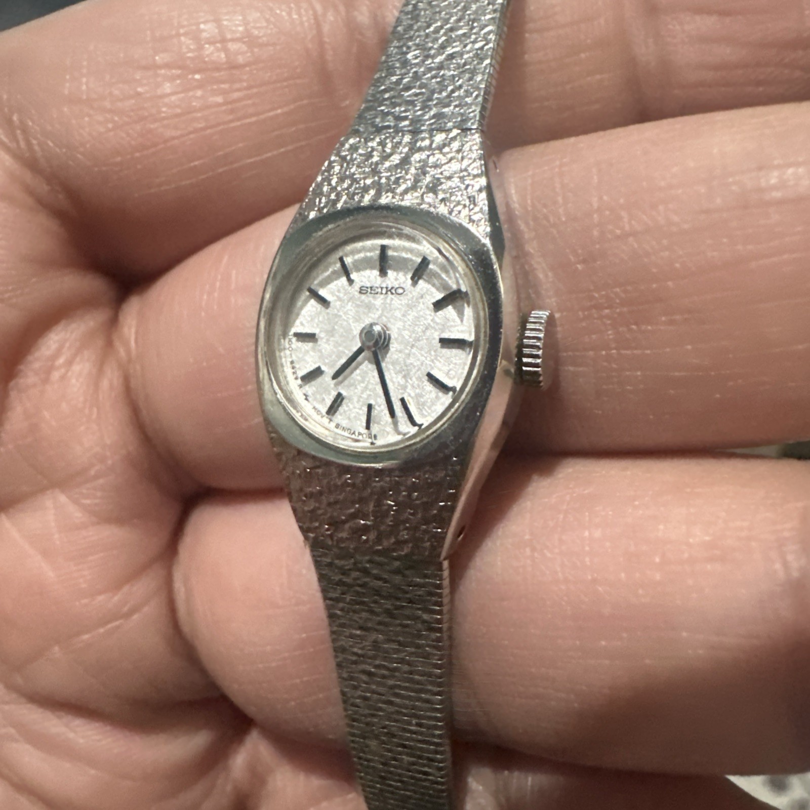 Working Vintage SEIKO Ladies 1100-1519 Manual Wind Watch 16mm For Big Wrist 7.25