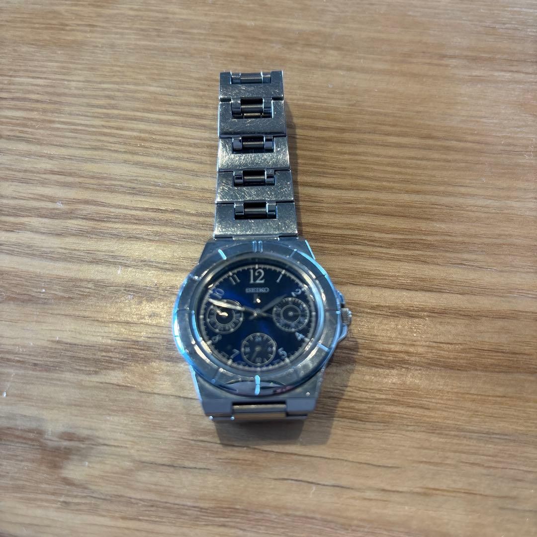 SEIKO Lukia wristwatch, silver, battery dead.