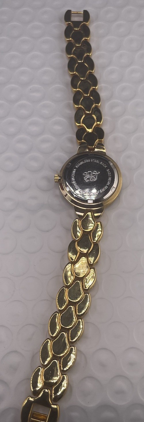 Elizabeth Taylor White Diamonds Quartz Vintage Formal Watch Gold Tone Rhinestone