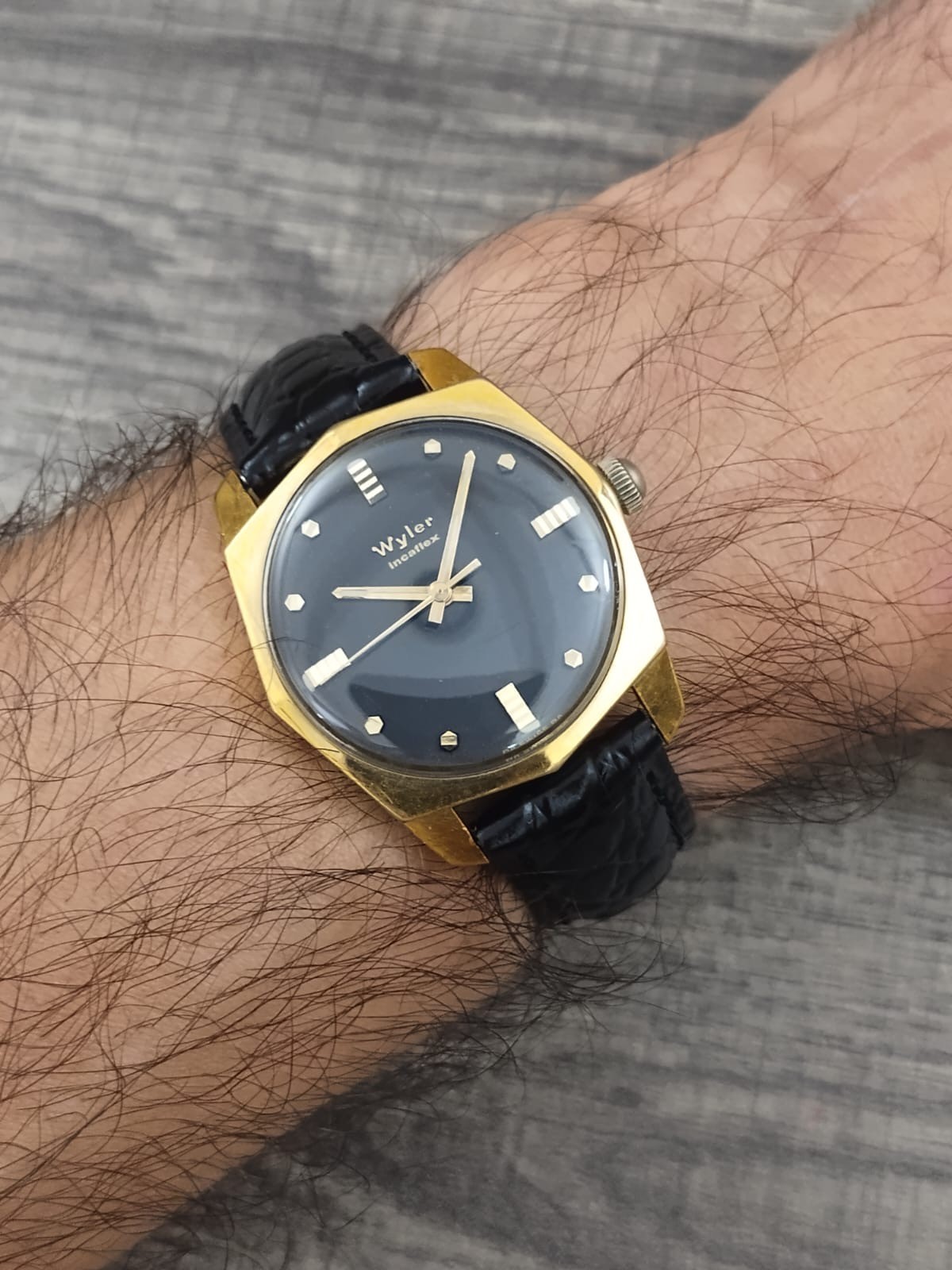 WYLER Incaflex -rare OCTAGON faceted Case- RARE Black GLOSS Dial – ETA 2354