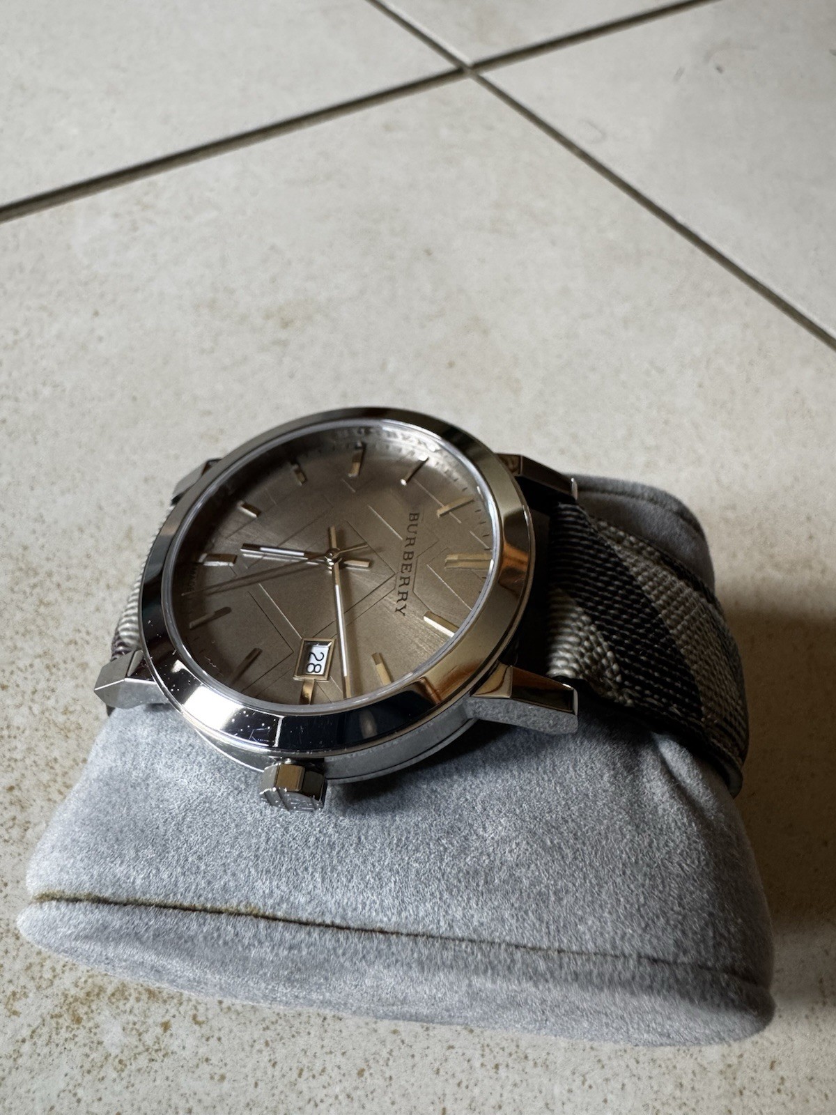 Burberry The City BU9029 Swiss Made Sapphire Crystal 38mm Watch Excellent