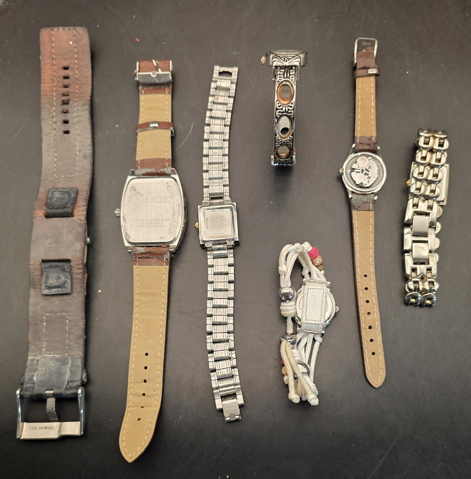 Various Watches (5 Lbs) All Need Batteries. None Tested. Various Condition.