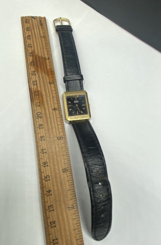 Vintage Seiko 43-3049 Women’s Quartz Watch Gold Tone Black Dial 23mm