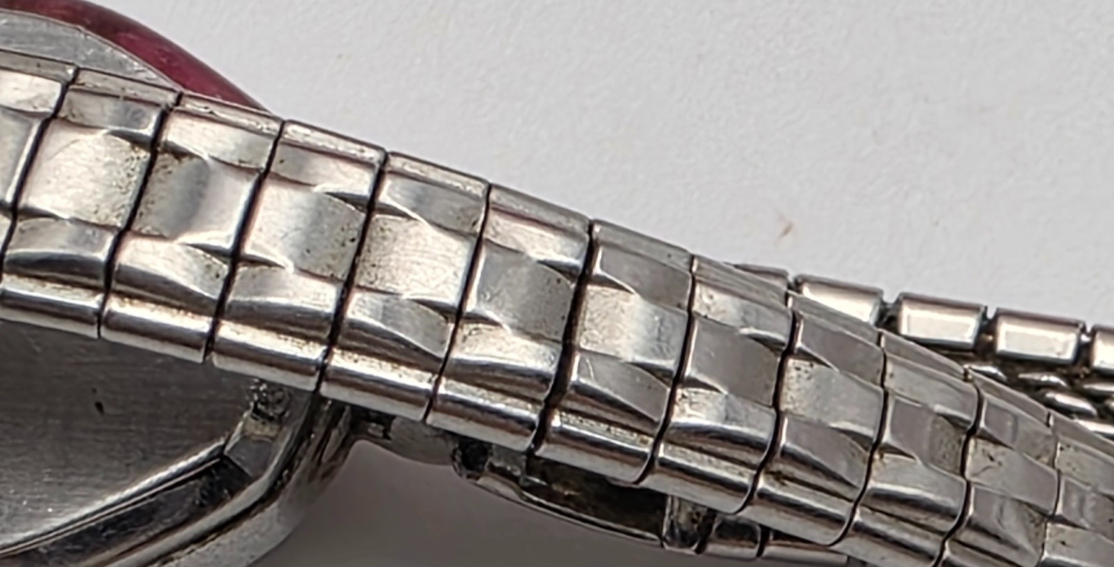 Vintage Waltham Ladies Watch 16mm Oval 17 Jewels Manual White Dial Silver Tone