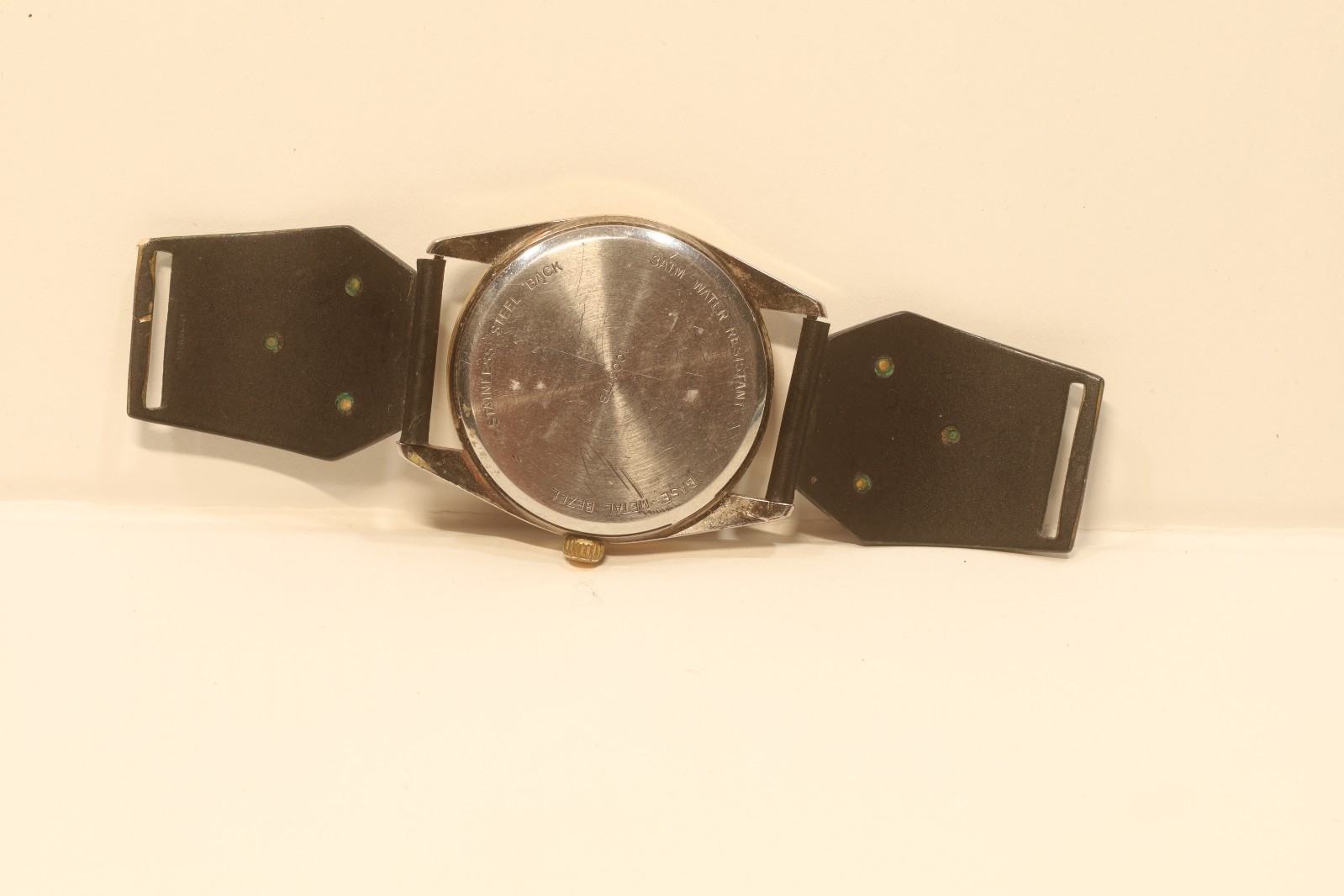 Black Hills Gold Quartz SDG Black Dial Metal Band 10k Leaf Design Watch 33mm