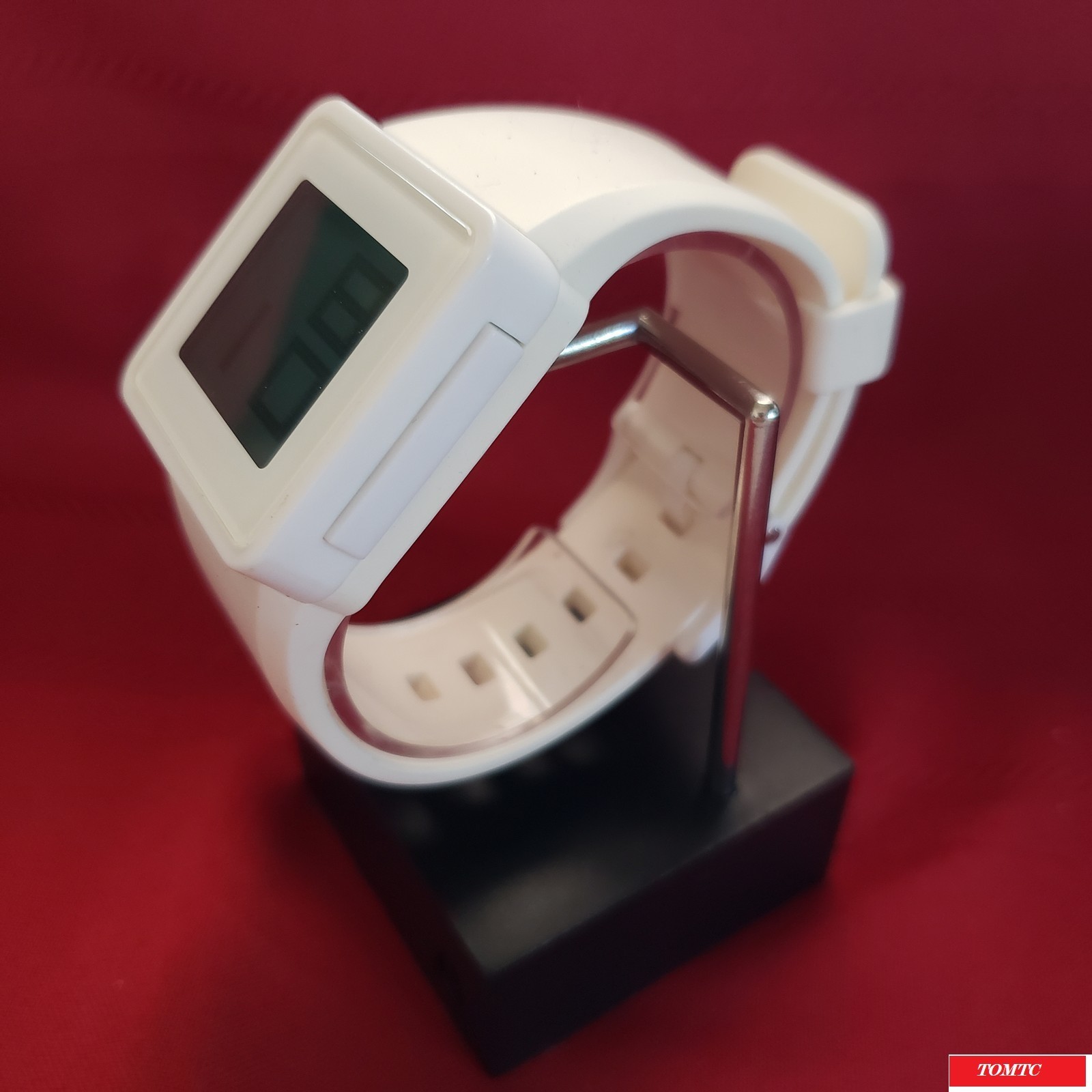 Nixon “The Newton Digital” (White) 30M China Movement w/ Case[11l]