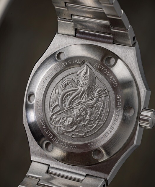 Ocean Crawler Bolt – Red Dial Diving Watch Stainless Steel.