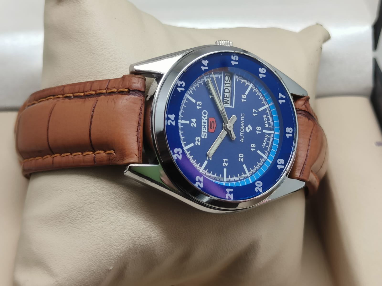 Seiko 5 Automatic Blue Dial Leather Strap Vintage Men’s Wrist Watch Japan Made