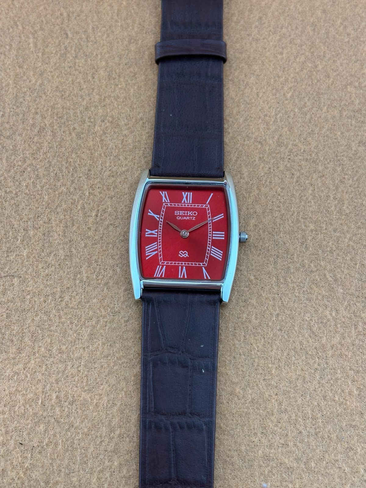 RED SILVER Vintage Seiko barrel Quartz men’s Wristwatch-DARK BROWN STRAP