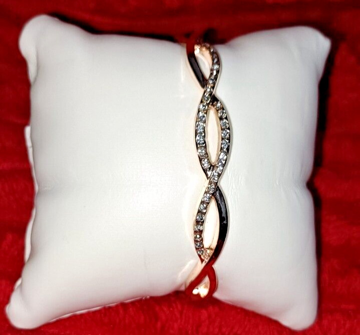 Daisy Fuentes Ladies Quartz Watch Gift Set Inc 2x Bangles + Necklace & Bracelet