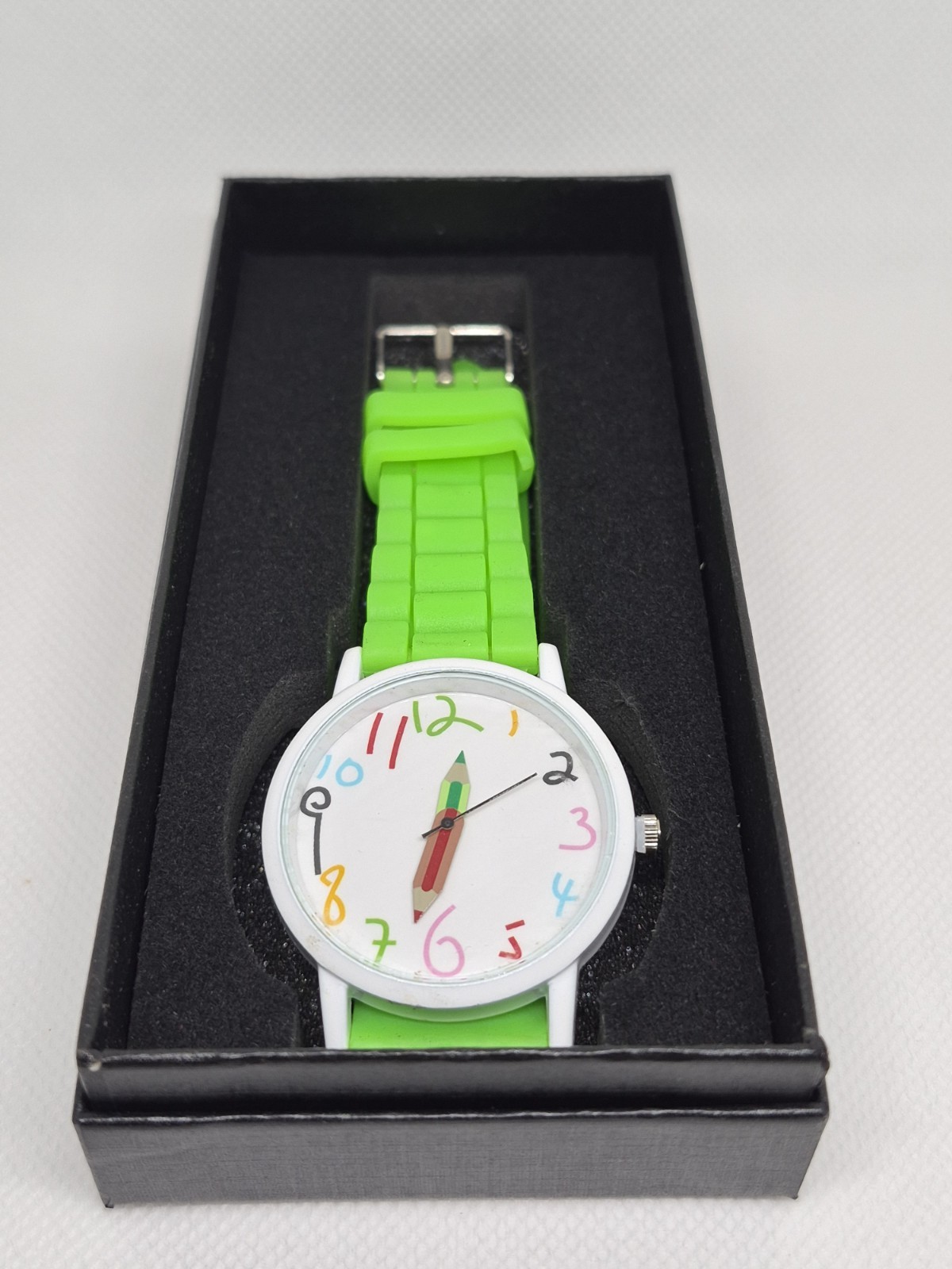 Quartz Analog Wristwatch Green Silicone Strap White/Multicolor Dial Arabic Box