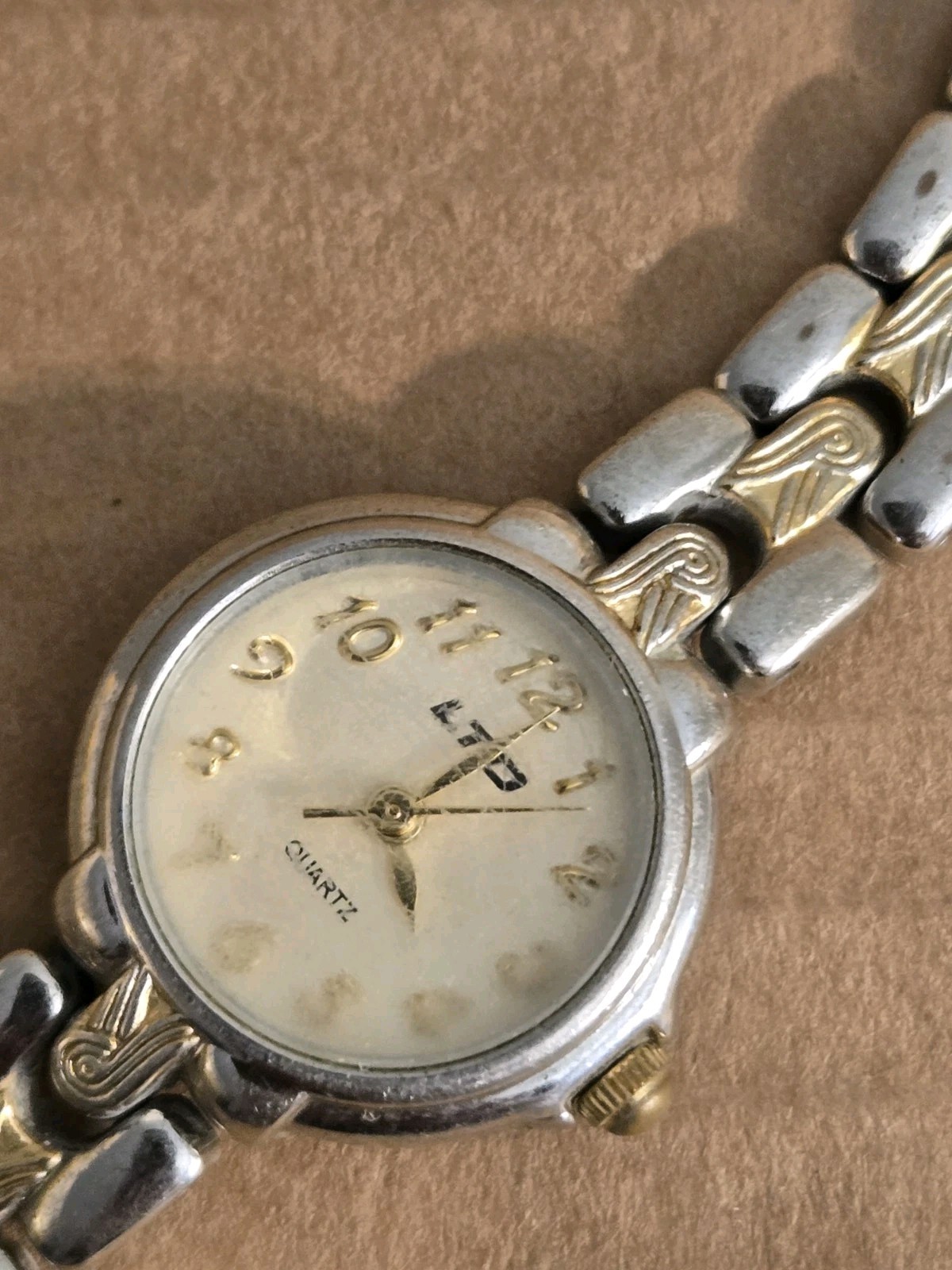 2 Vintage Ladies Quartz Watches Carriage & LTD – UNTESTED Lot / See description