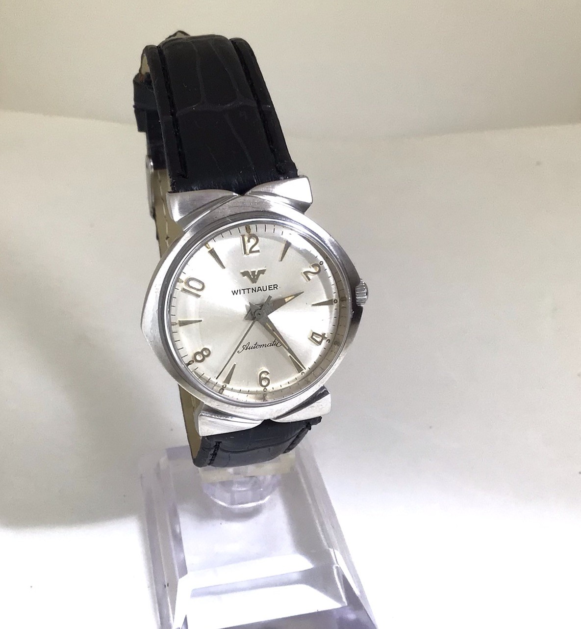 Vintage WITTNAUER AUTOMATIC,Cal. 11 SR,17J,Rare Bow Tie Lugs,Ca.1960s,Working.