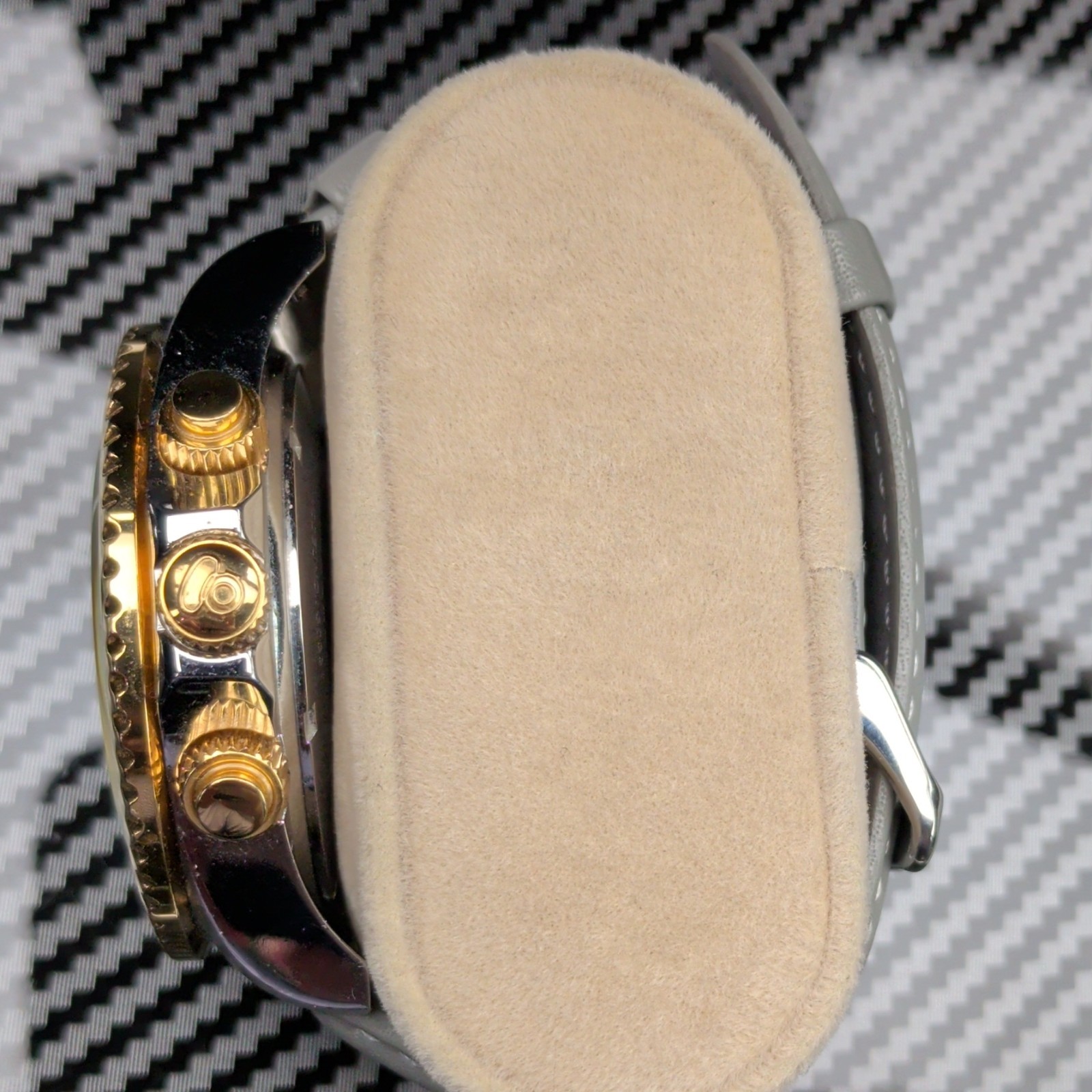 Invicta Grand Diver 30331 Quartz Diamond Gray Leather Strap Silver Gold 300m