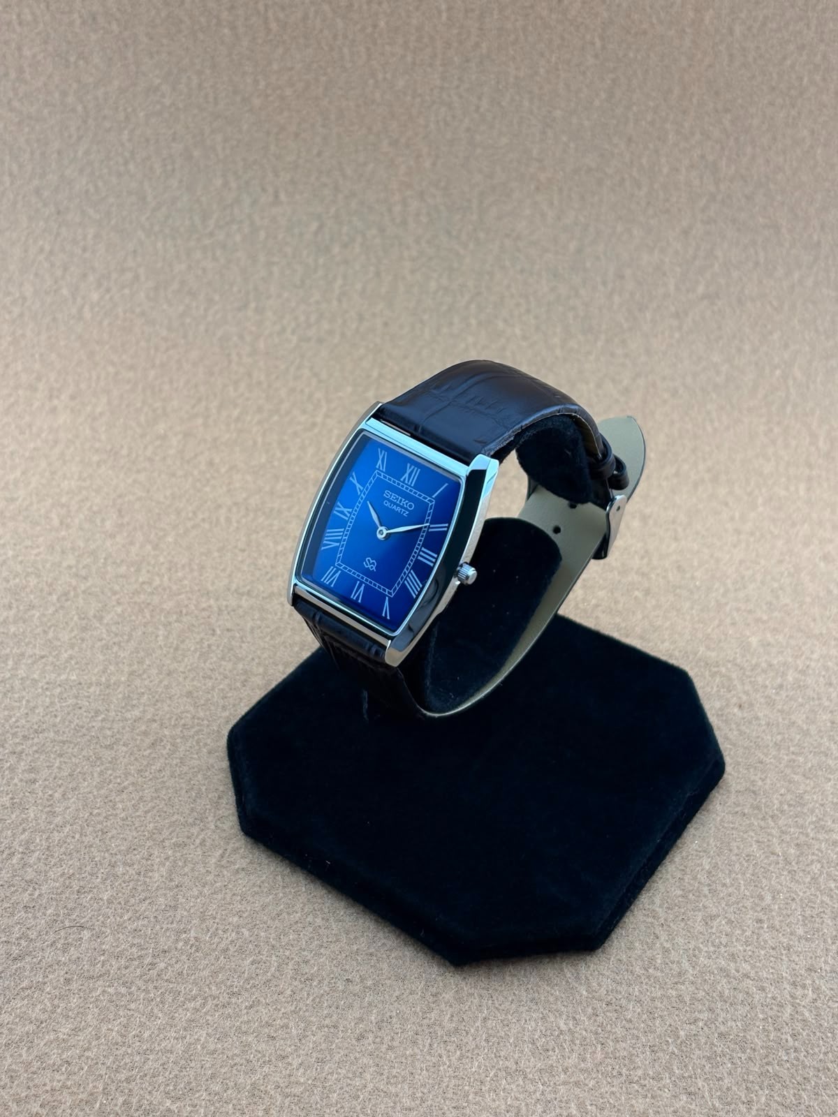RARE BLUE Vintage Seiko Slim Barrel Quartz Men’s Wristwatch-dark brown strap