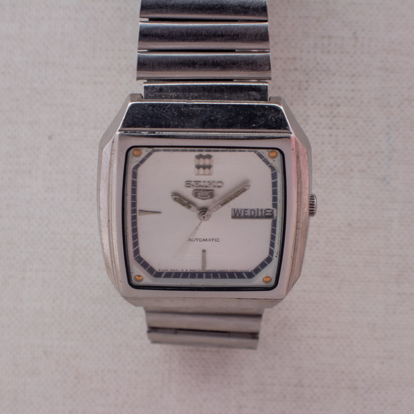 Vintage Seiko 5 Auto 6309-7320 Sunburst Silver Dial TV Case Day/Date Watch MINT