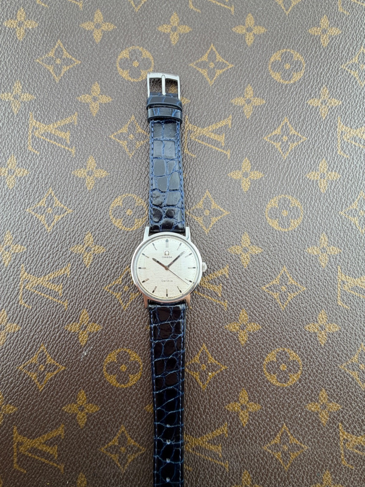 Omega Geneva Caliber 601 Stainless Steel Case Rare Dial Tapestry Swiss Made
