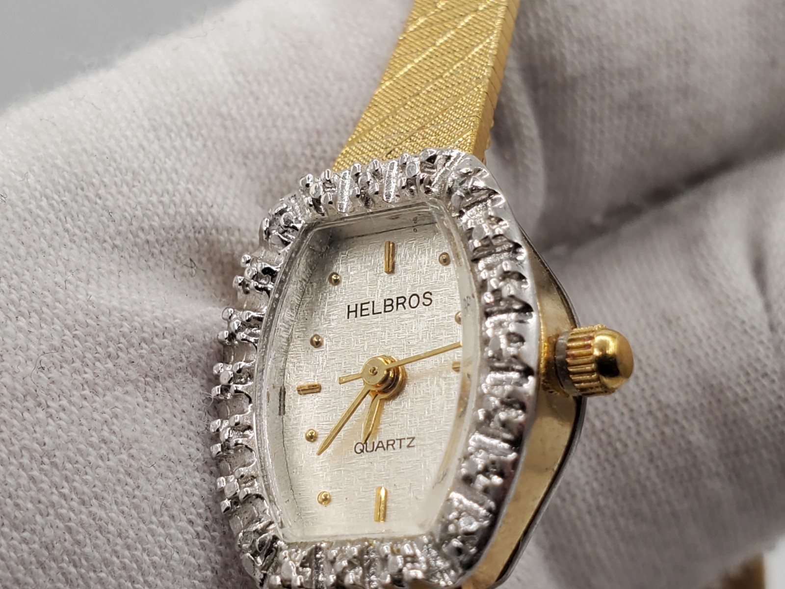 Vintage Helbros Ladies Gold Tone 16mm Oval Quartz Analog Watch New Battery