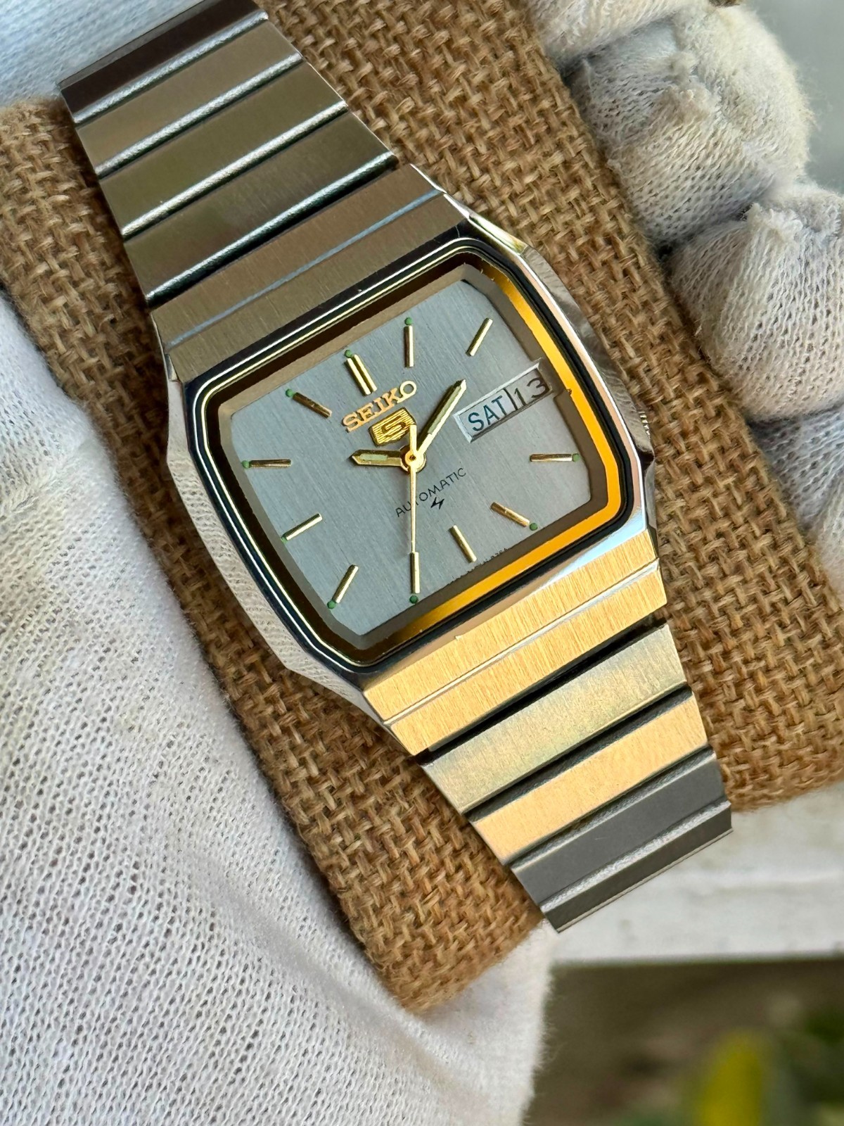 Seiko 5 Automatic Vintage Men’s Watch Silver Sunburst Dial Day Date Stainless St