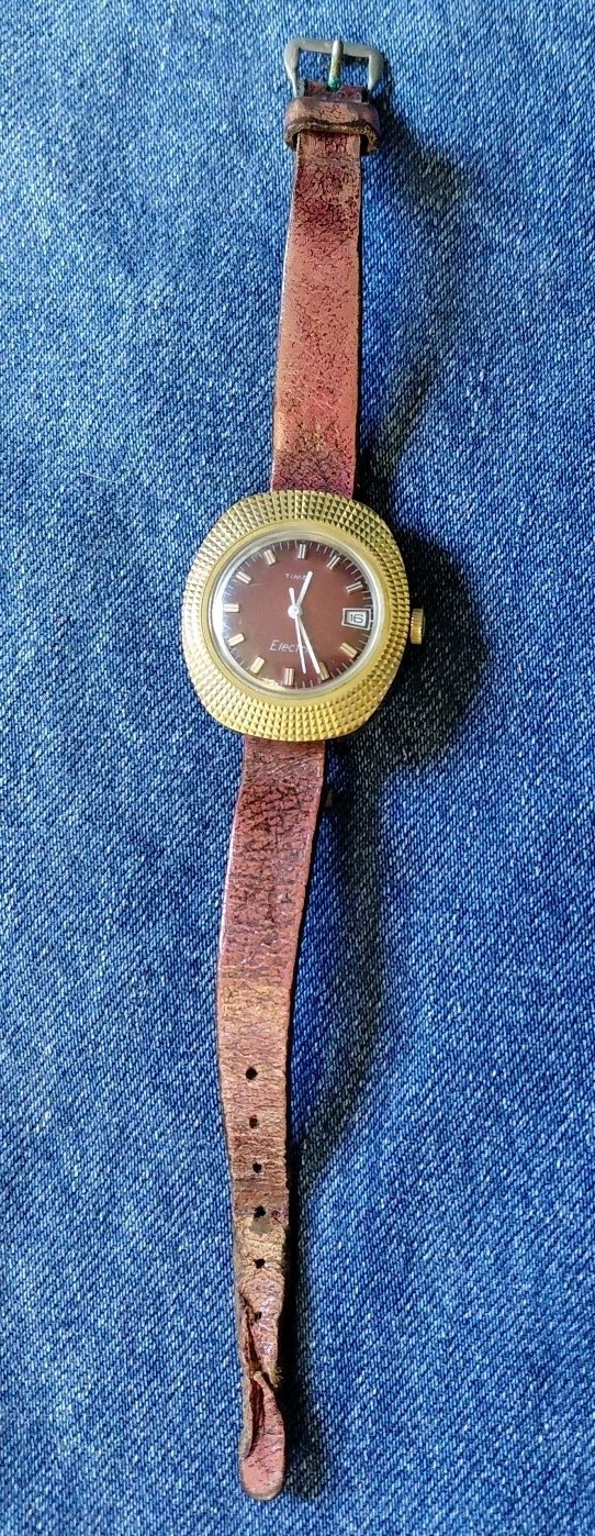 Vintage 70s Timex Electric Ladies Watch – Burgundy Dial & Gold Hobnail Bezel