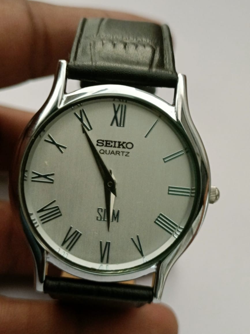 Vintage Seiko Quartz Japan Made White Dial Men’s Wrist Watch Looking Good