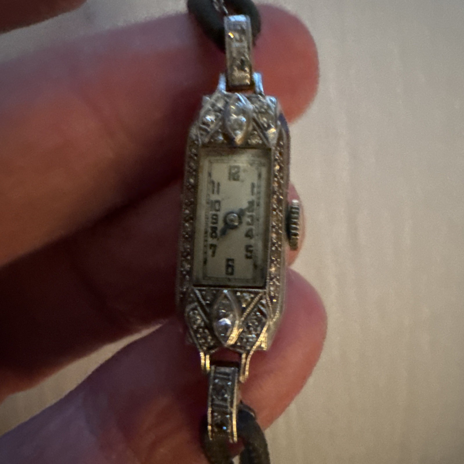 Vintage Louis Watch Co Platinum & Diamonds 10mm 17j Ladies Watch T388