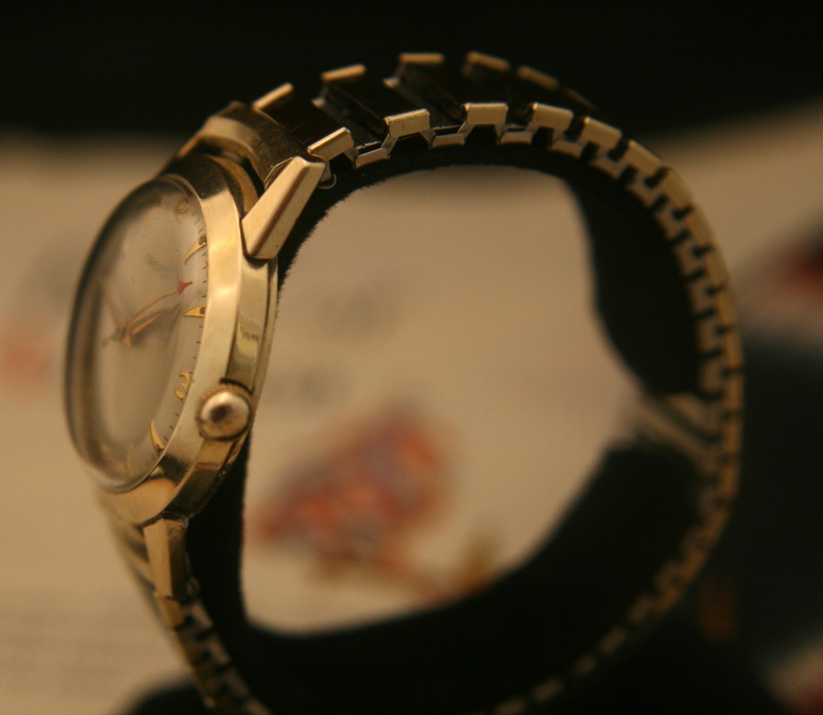 Pristine vintage 1950’s Swiss 17 jewel Croton men’s gold dress wristwatch, runs
