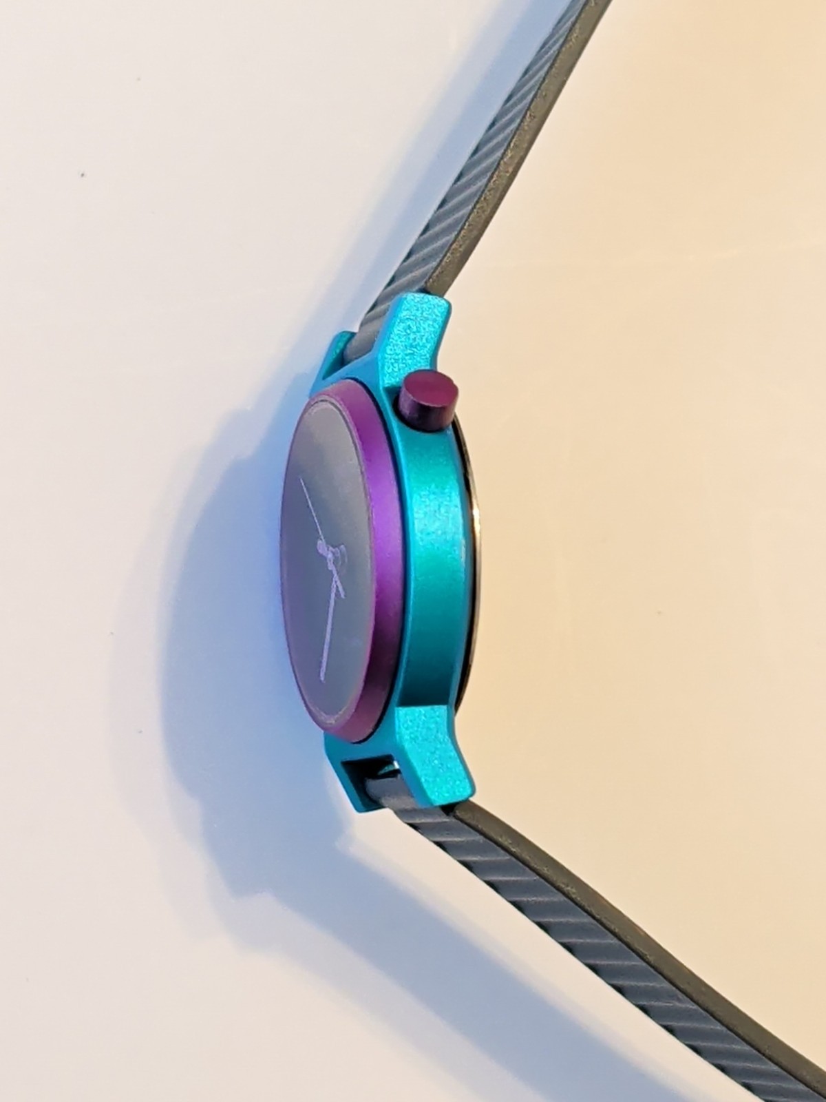 Retro 1980’s GIALLO SEAL Watch Quartz 25mm Blue Black Purple K8352A Swiss