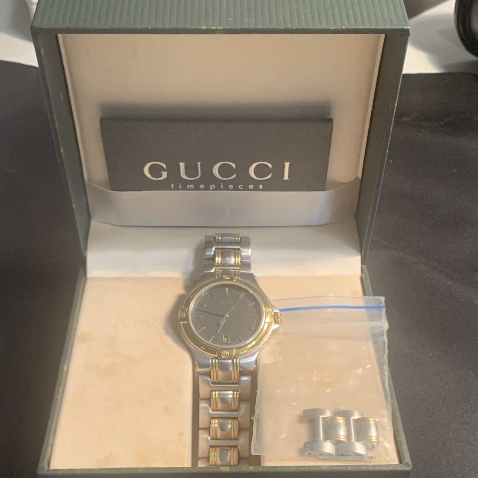 Gucci 9000M Two-Tone Stainless Steel Quartz Watch Gray Dial Date Box Manual