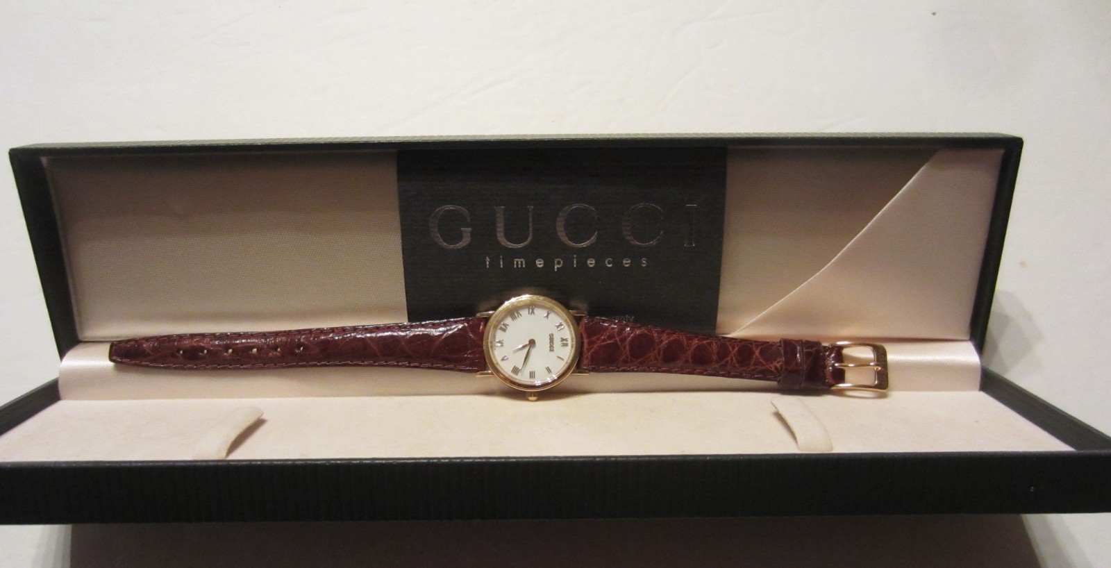 Gucci 700 L – 18K 750 Solid Gold Case Ladies Quartz Watch in Box – Pristine Cond