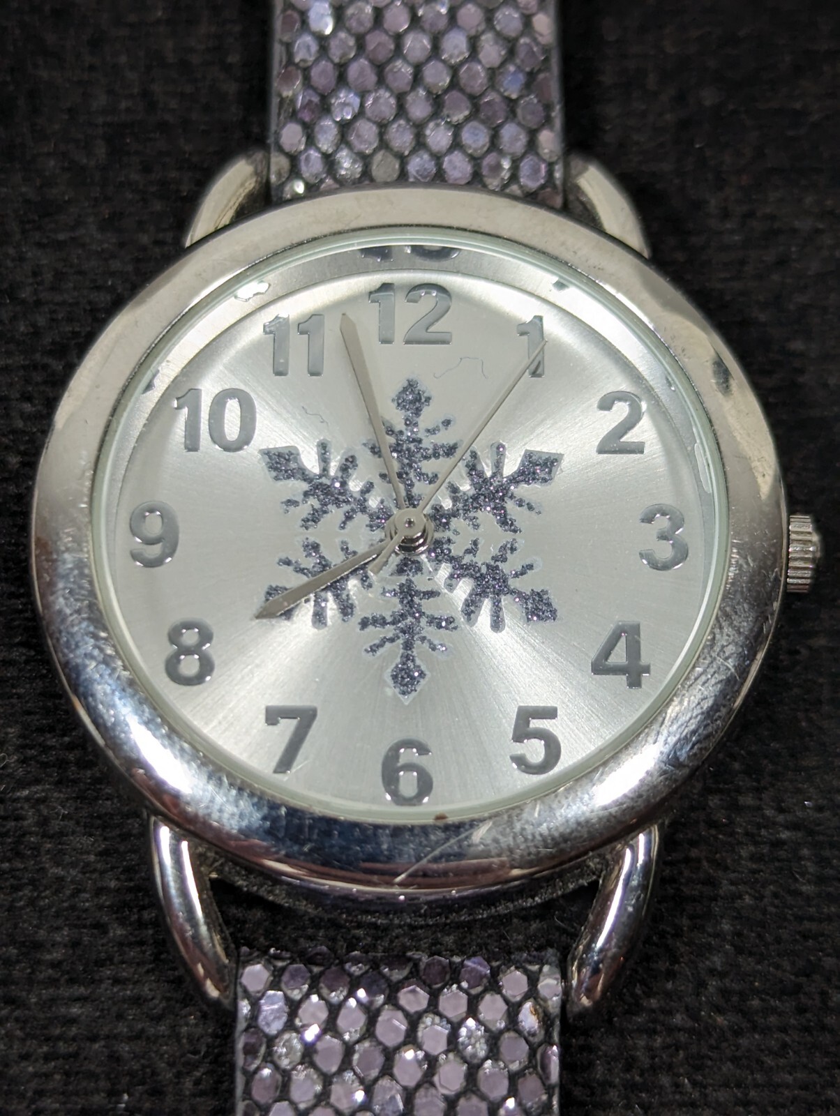 Silver Tone Snowflake Dial Round Case Shimmery Faux Leather Band Watch 7.25 In