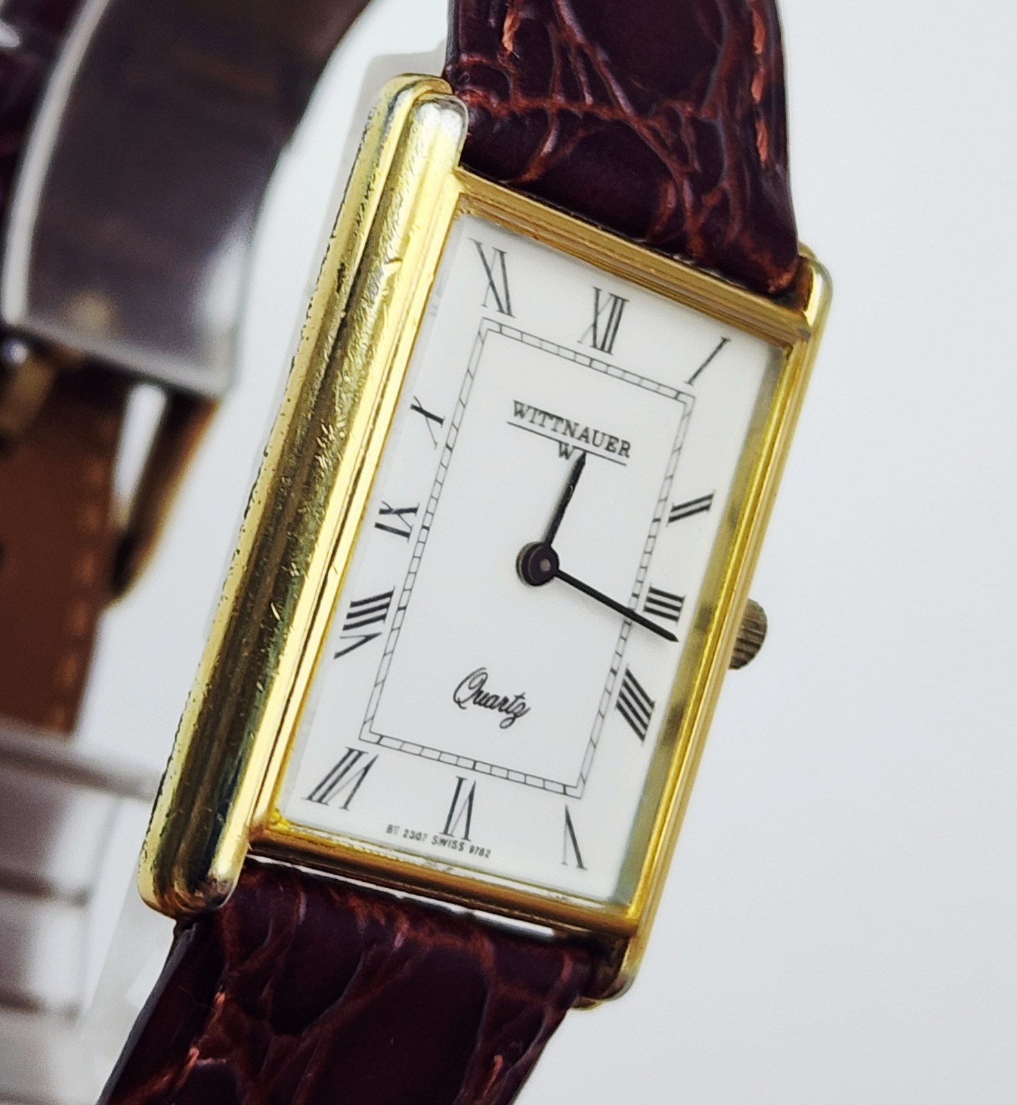 Men’s SWISS Vintage Watch WITTNAUER “Tank” 9782. Midsize