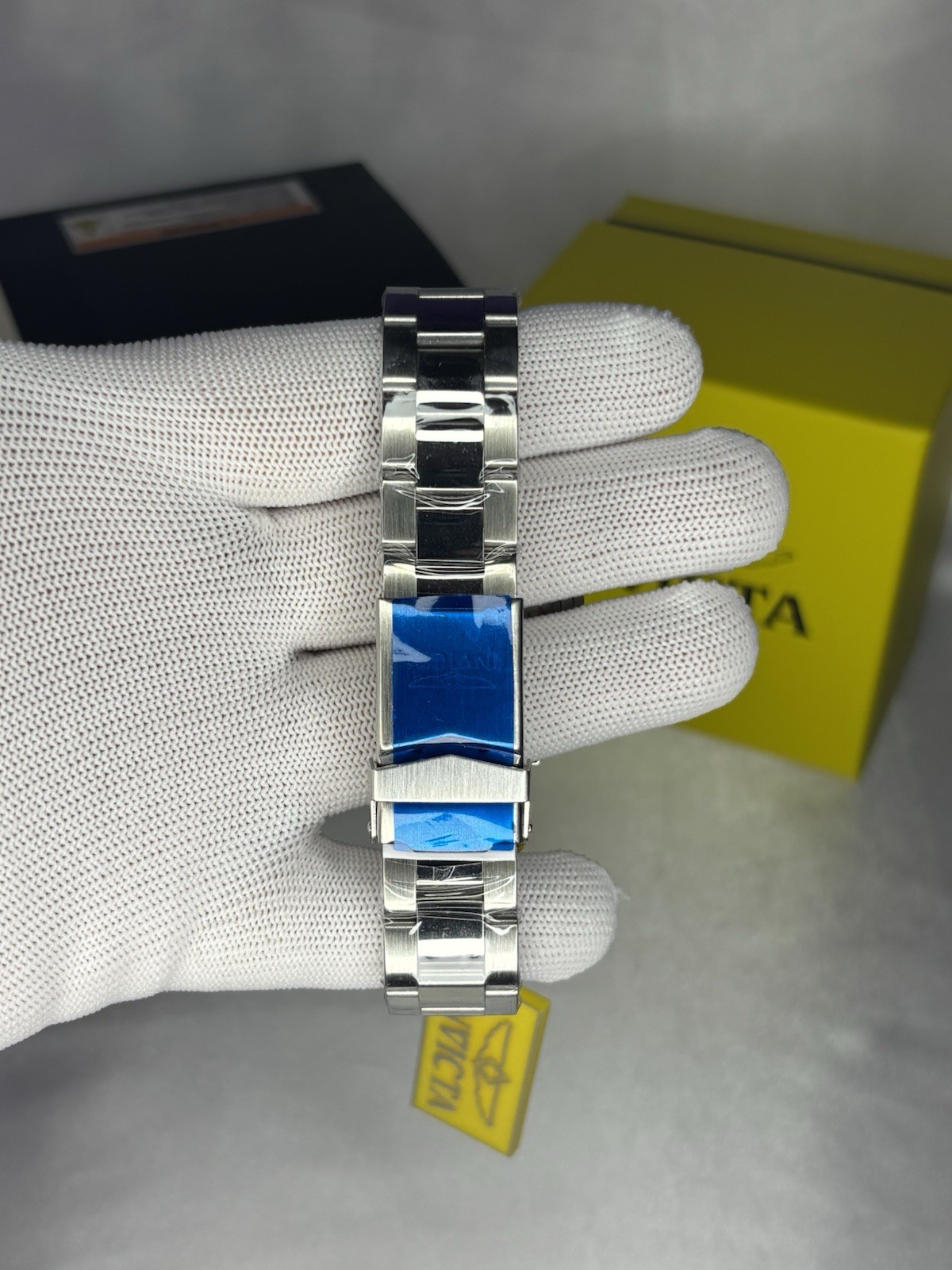 Brand new Invicta 40mm Yellow face black bezel stainless bracelet