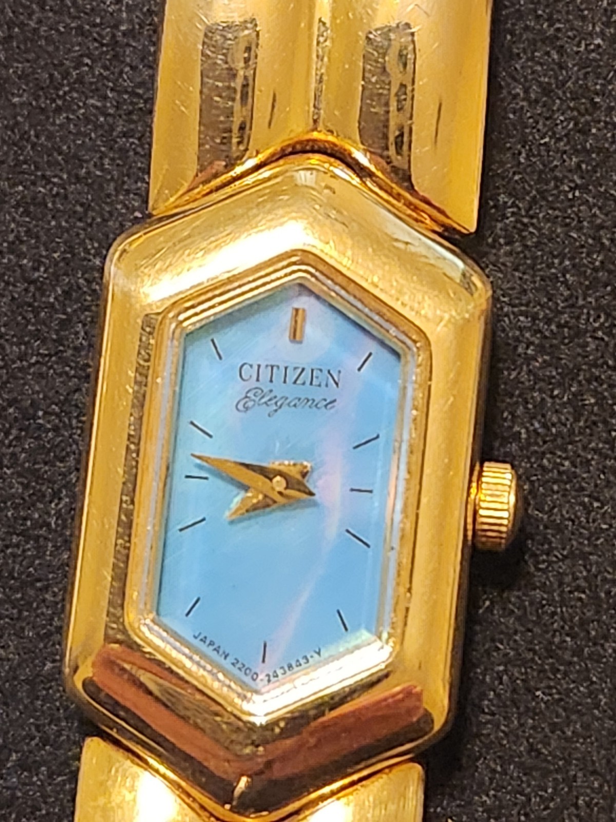 Citizen “Elegence” Watch Stunning Blue Purple Mother of Pearl like face.