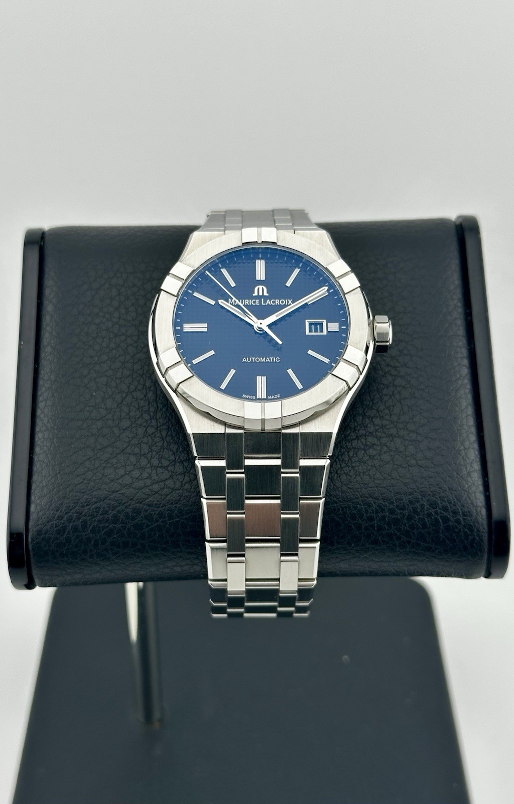 MAURICE LACROIX AIKON AUTOMATIC DATE 42mm Grey Motif Dial Swiss 200m AI6008
