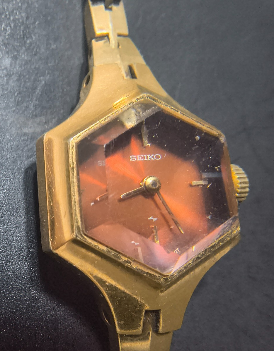 Seiko Burgundy Sunburst Dial 11-8029 Hexagon Watch Faceted Crystal Wind Up Works