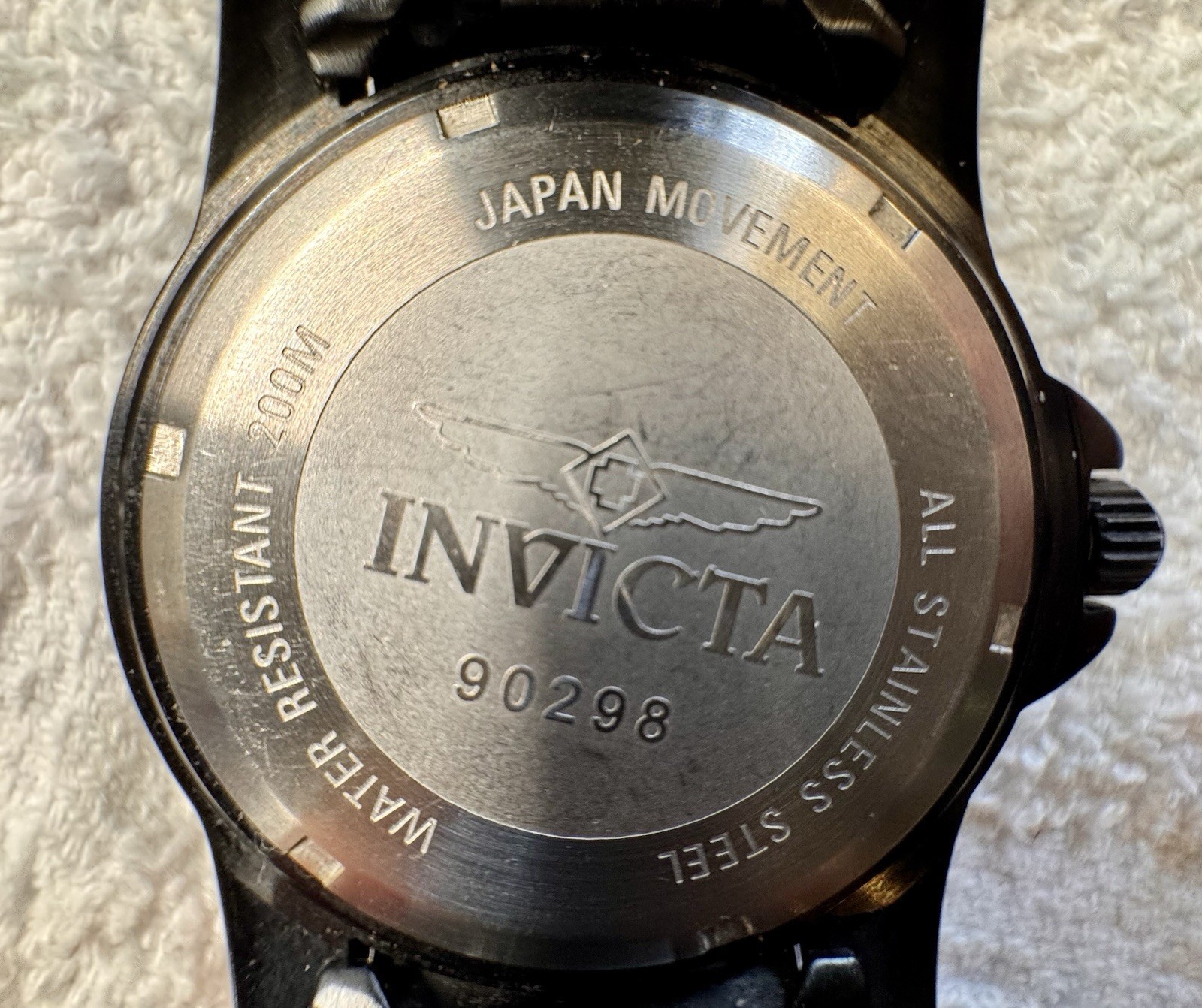 Invicta Pro Diver 90298 44mm Men’s Quartz Watch Green Bezel Champagne Dial 200M