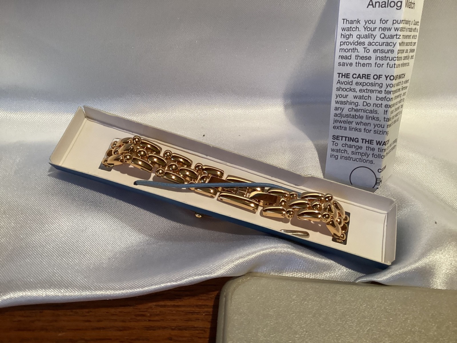 Vintage Avon Goldtone Classic Link Watch New in Box 8.5”