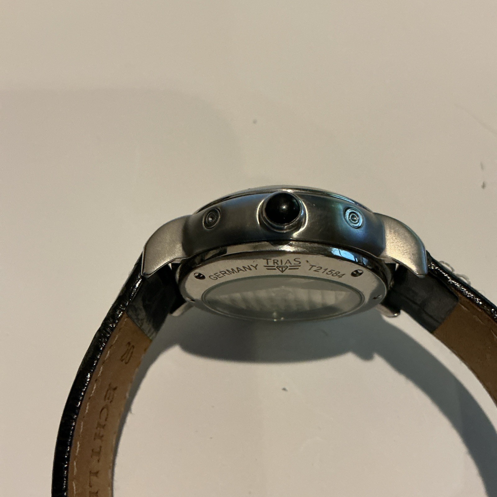 TRIAS GERMANY AUTOMATIC OVAL GLASS WATCH 35 JEWEL