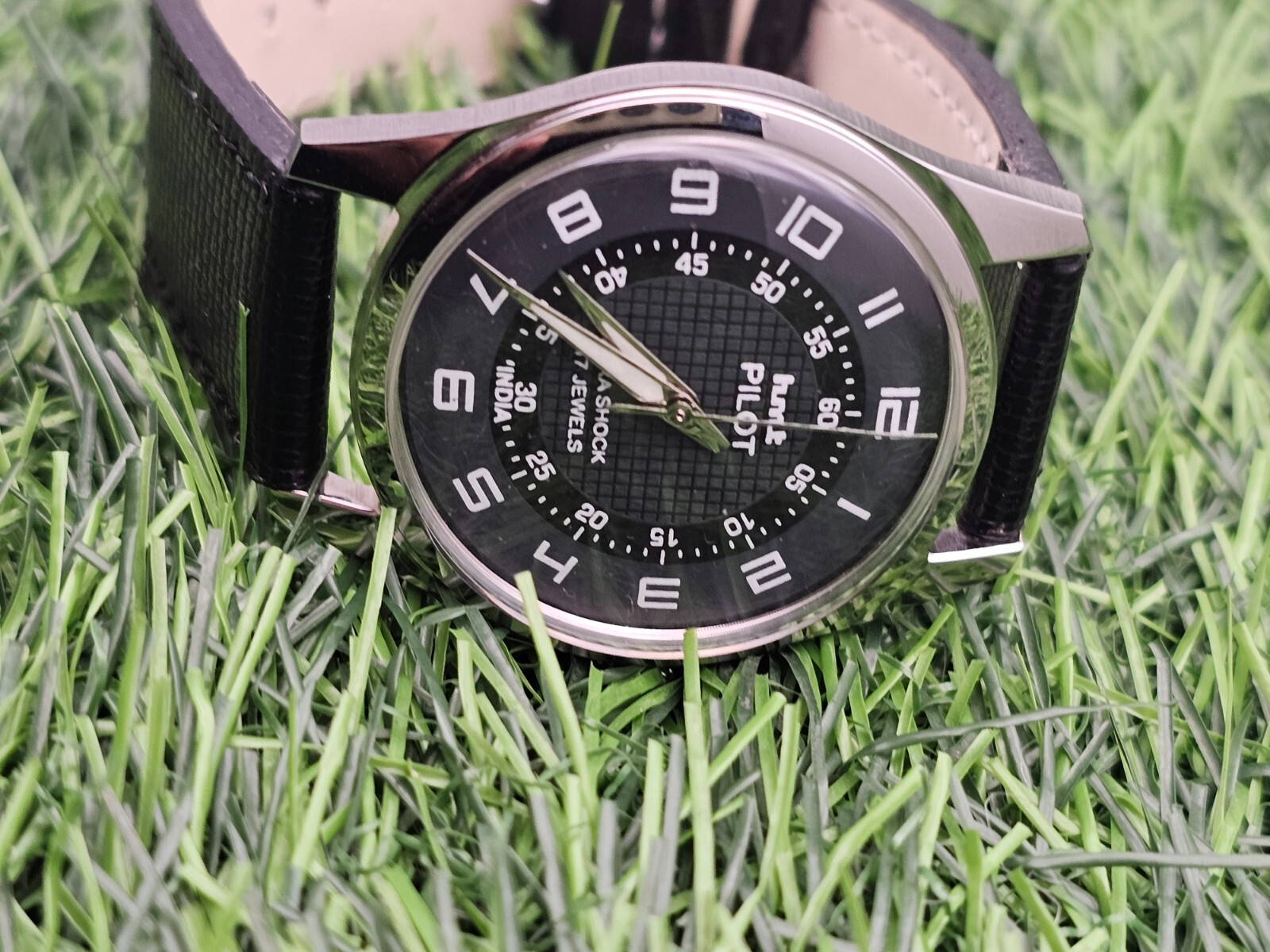Beautiful Mens HMT Pilot Parashock Mechanical Wind 17J Watch Black Dial