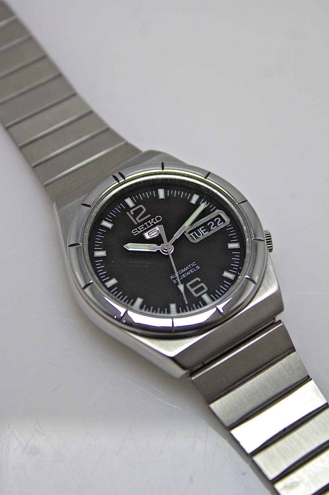 Seiko 5 Automatic 21 Jewels Round Black Dial Day/Date Japan Men’s Wrist Watch