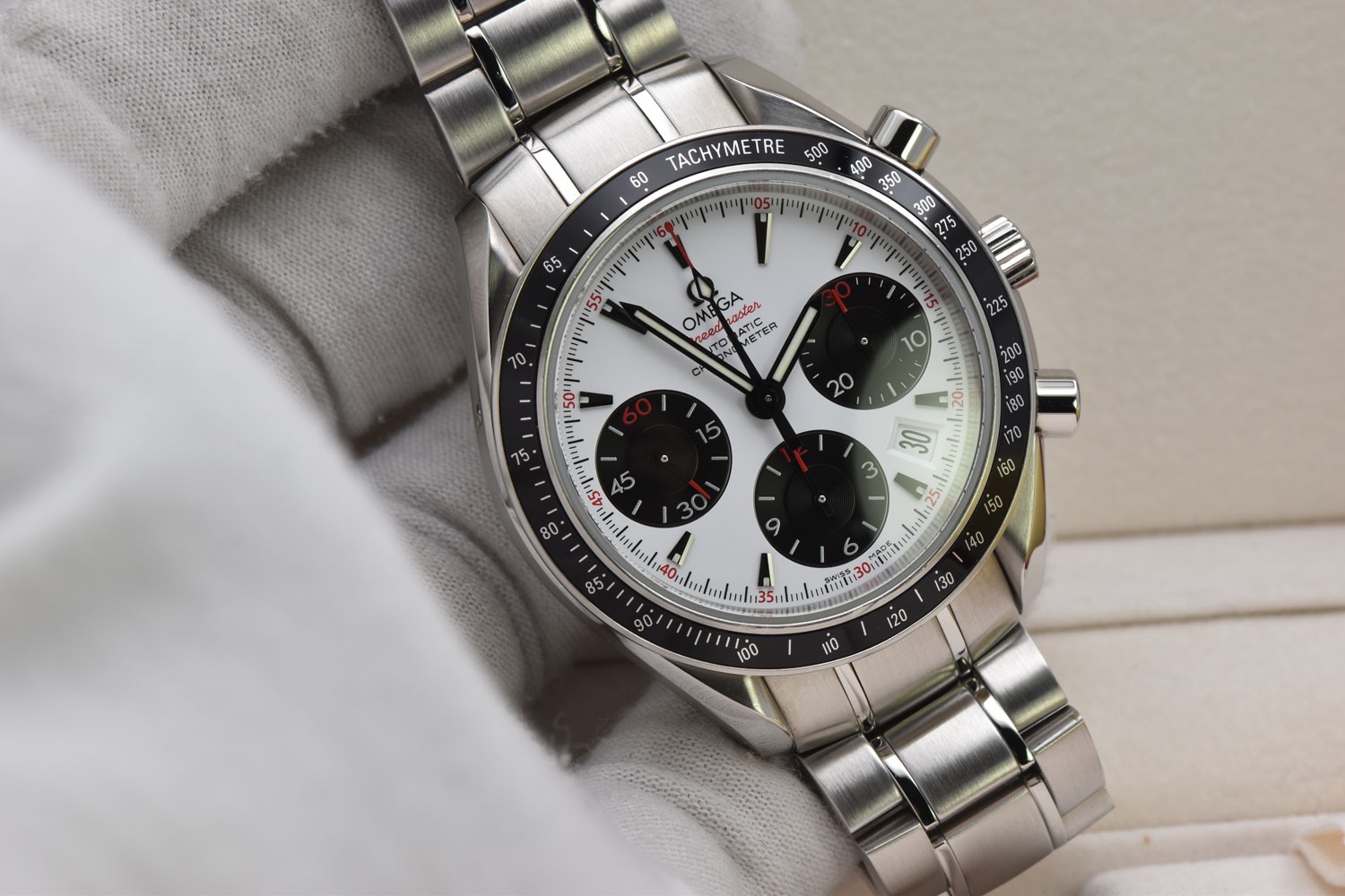 Omega Speedmaster White Black Panda Dial 40MM Watch 323.30.40.40.04.001 #60444