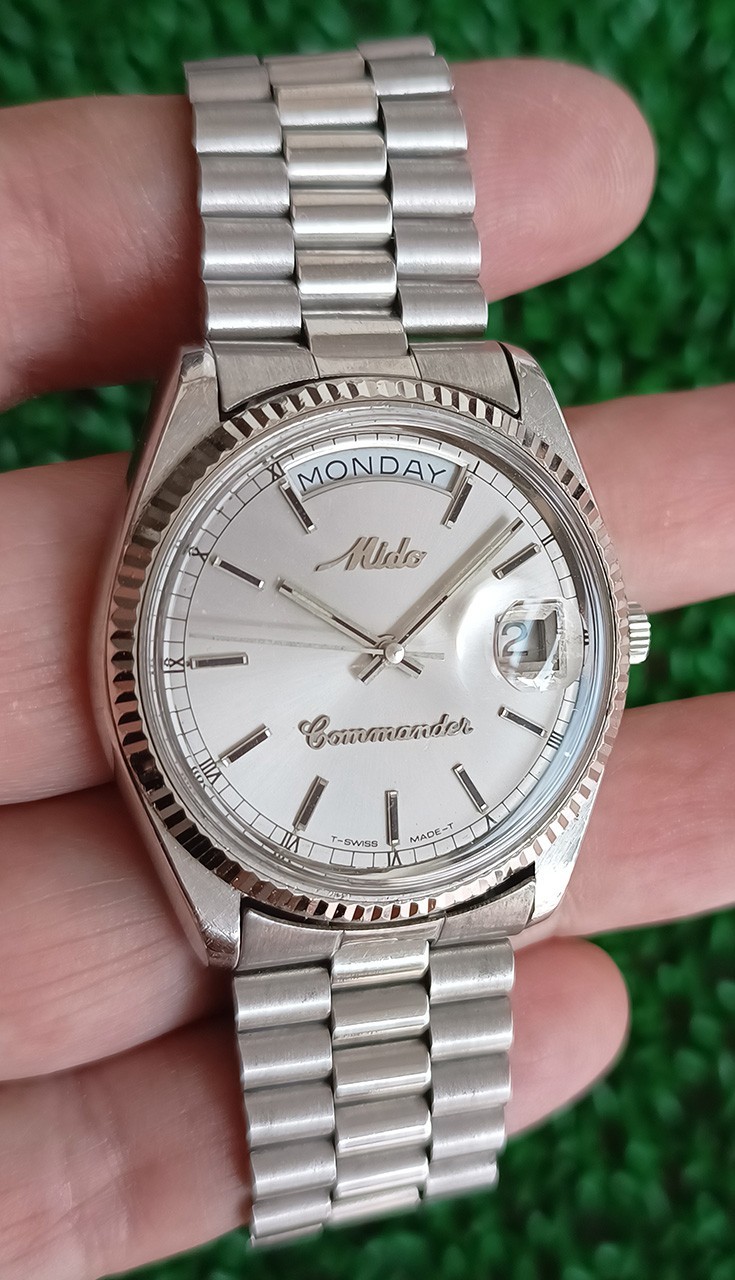 NICE VINTAGE MIDO COMMANDER MODEL 8223 AUTOMATIC 25 JEWELS SWISS MADE GENT WATCH