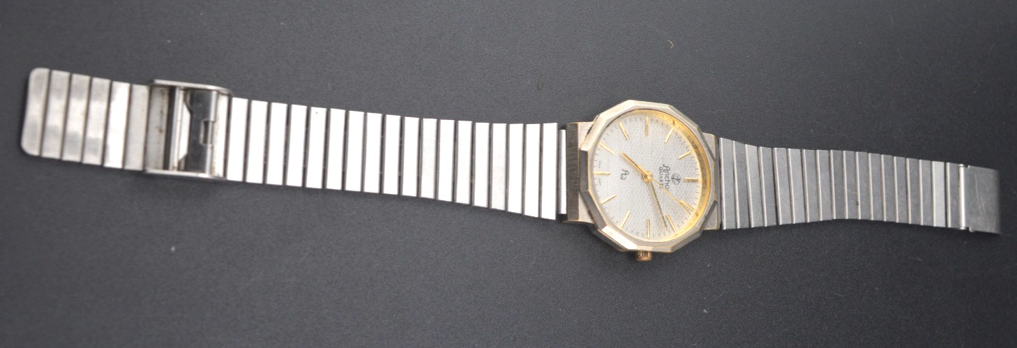 Vintage Anchor Quartz Wristwatch New battery runs great ”GUARANTEED” Serviced