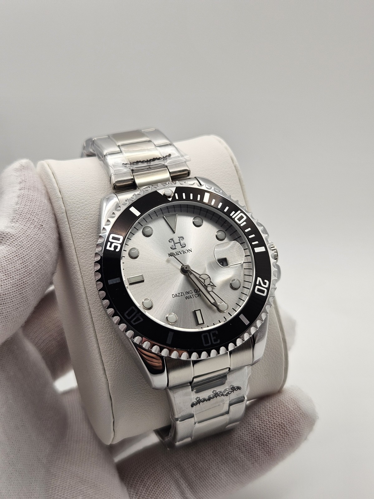 Harvion Dazzling Quartz Men’s Watch Silver Dial Black Bezel Stainless Steel New